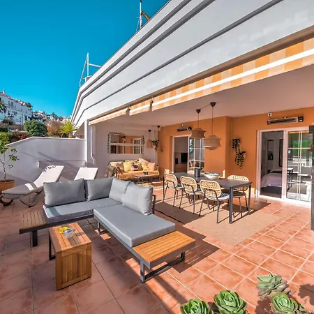 Apartment Beachfront With Sea View At Burriana Beach,